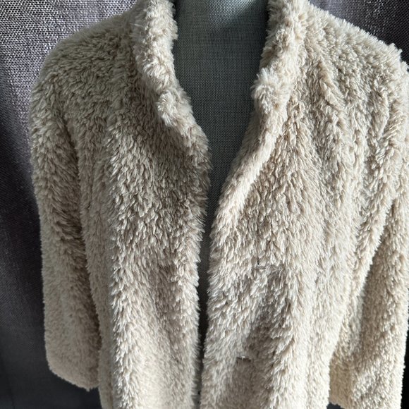 Sherpa Style Cream Colored Faux Fur Coat - Picture 7 of 13